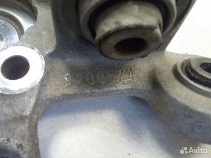 Кулак поворотный задний правый Volvo S80