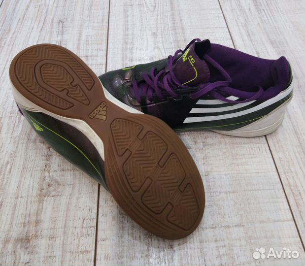 Футбольные бутсы adidas 36