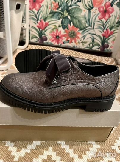 Ботинки женские новые 38 размера кожаные Cafenoir