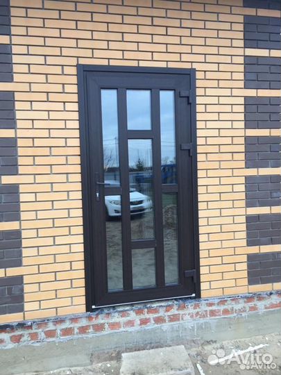 Входная дверь пластиковая шоколад 900 мм