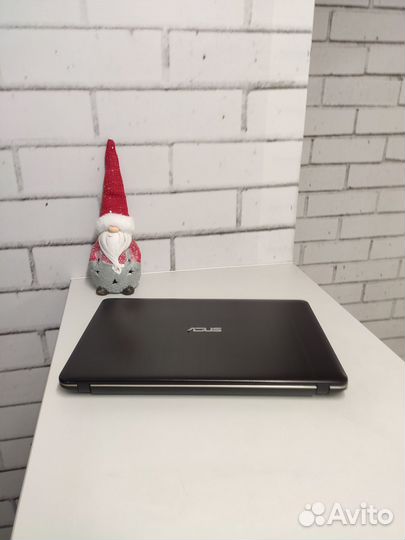 Игровой ноутбук Asus X540U, i7, 2gb видеокарта