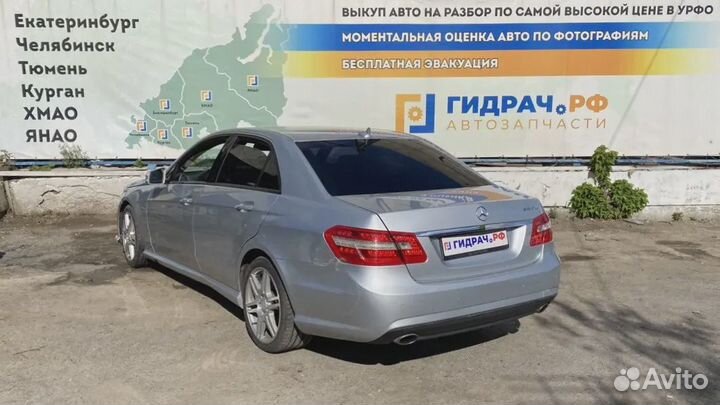 Крючок капота Mercedes-Benz E-Class 200 (W212) A21