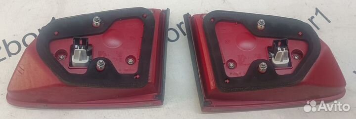 Фонарь задний внутренний Volkswagen Passat (B7) VI