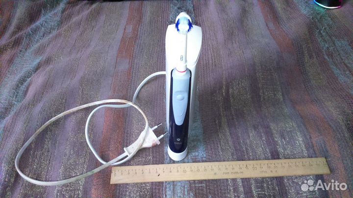 Электрическая зубная щетка Braun