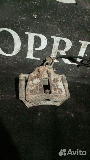 Левый тормозной суппорт Volkswagen Passat B3