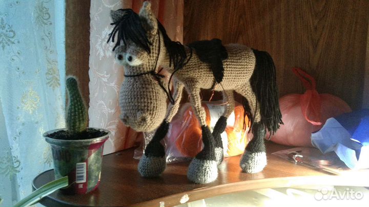 Конь игрушка