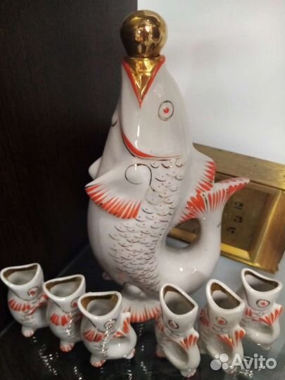 Фарфоровые графин и стопки Рыбки