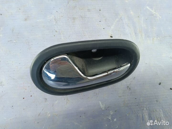 Ручка задней левой двери салона Renault Logan 2