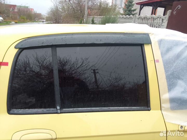 Стекло двери Hyundai Getz