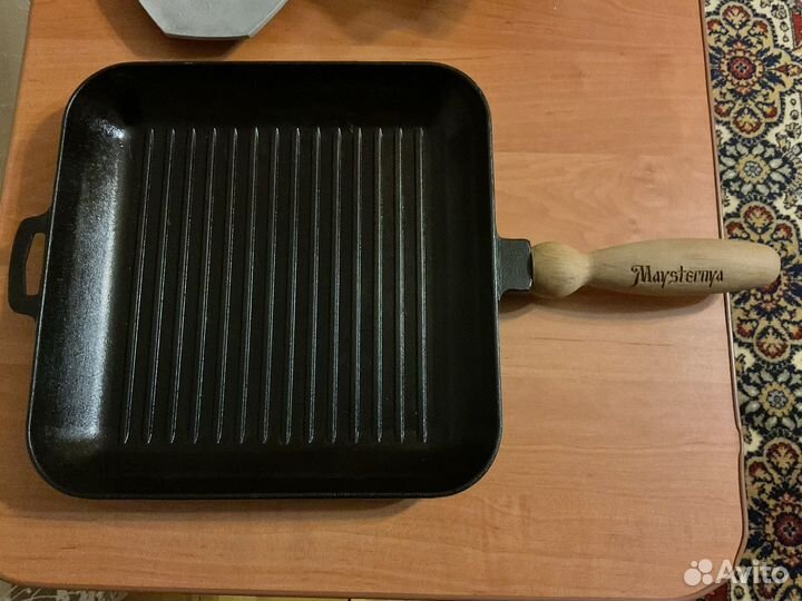 Чугунная сковородка рифлёная