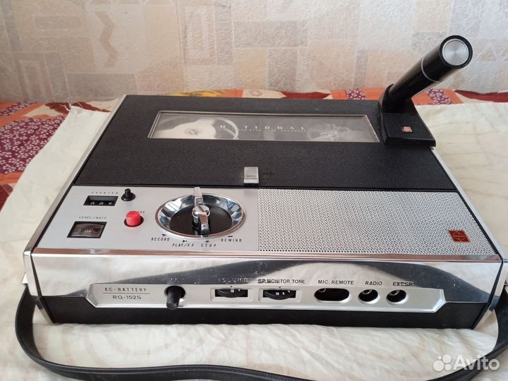 Японский портативный катушечный магнитофо national