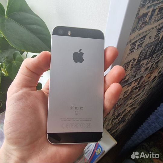 iPhone SE, 32 ГБ