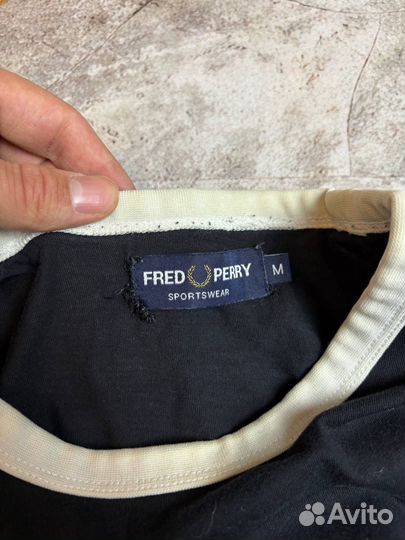 Футболка fred perry с лампасами