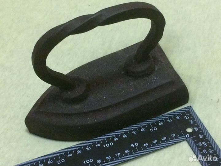 Чугунный утюг