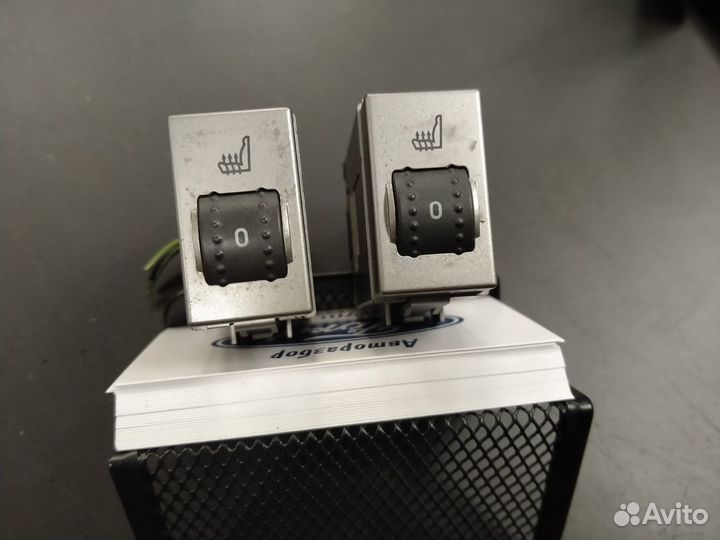 Кнопки обогрева сидений Ford Focus 2