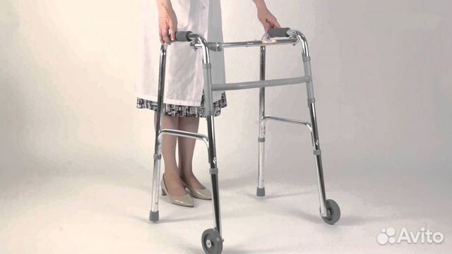 Ходунки медицинские на колесиках