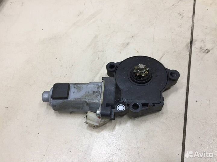 Моторчик стеклоподъемника задний левый