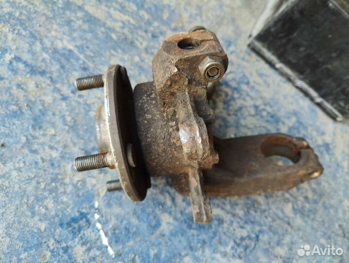 Ступица передняя левая Ford Fusion