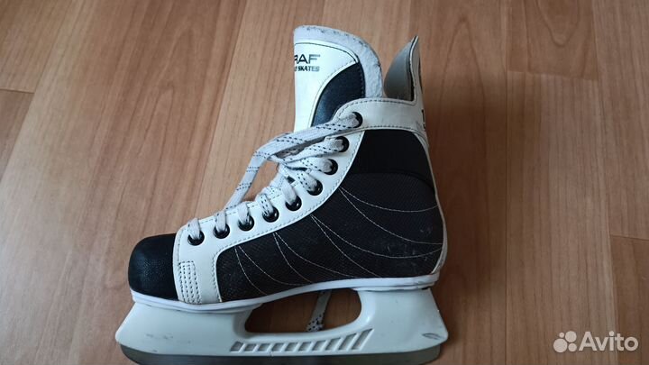 Коньки хоккейные. 38 размер