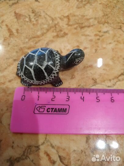 Черепаха маленькая из камня