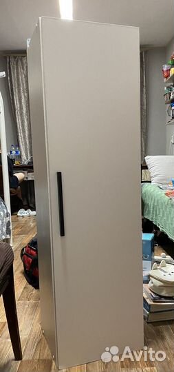 Шкаф-пенал белый