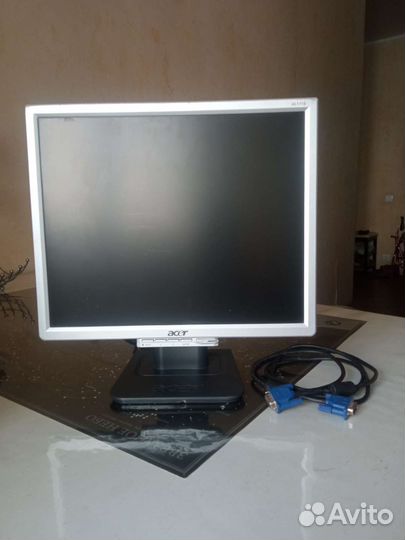 Монитор Acer 17 дюймов. Рабочий