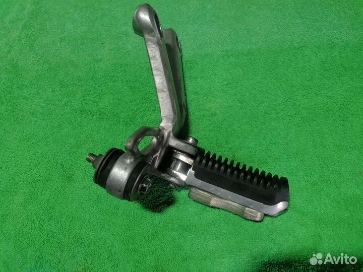 Подножка правая Suzuki GSF1200 Bandit 2001-2006