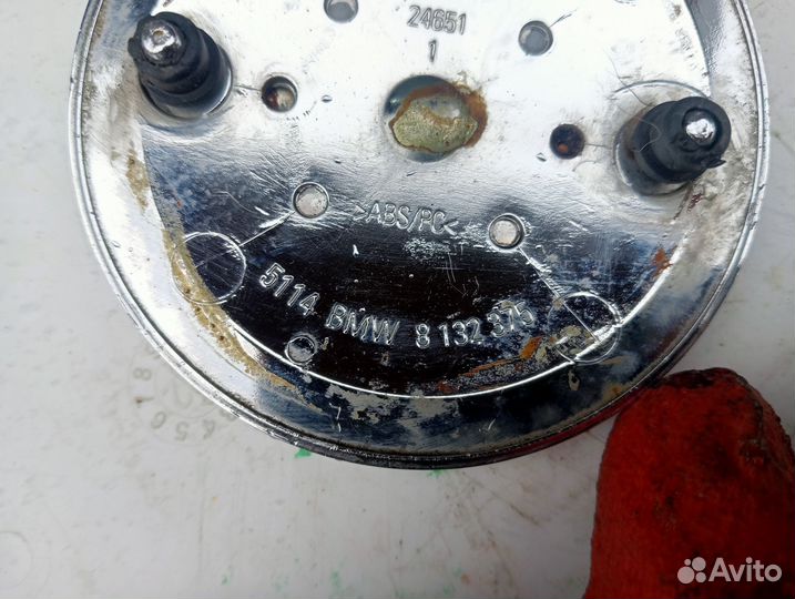 Значок (эмблема)капота BMW E32
