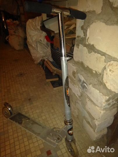 Самокат и змей воздушный