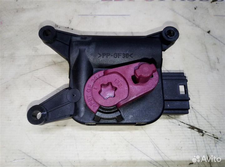 Моторчик заслонки печки VW Passat CC 2008-2017