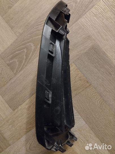 Решетка правая противотуманная фара