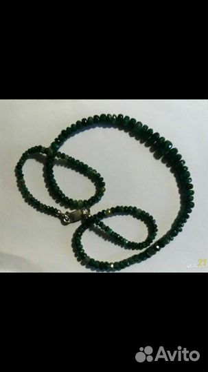 Бусы из изумруда