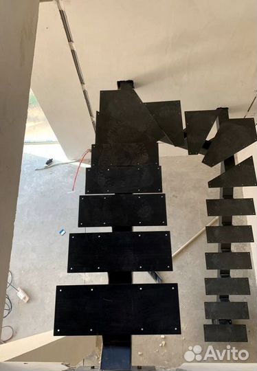 Лестница в дом или квартиру