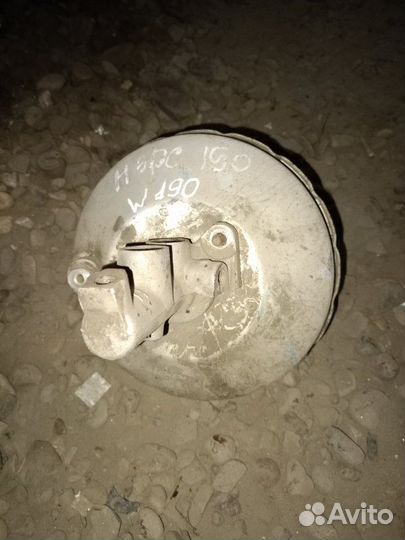 Вакуум тормозной Mercedes-Benz 190 W201