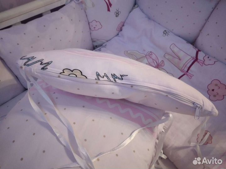 Бортики в кроватку и комплект постельного белья