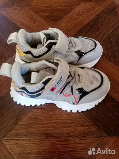 Кроссовки для девочки