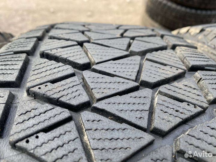 Bridgestone Blizzak DM-V2 225/65 R17