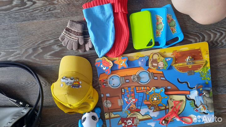 Вещи пакетом и стульчик для купания