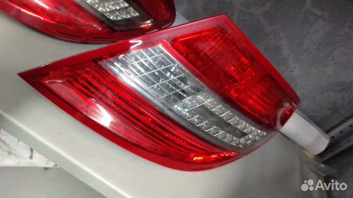 Фонарь задний правый mercedes w204