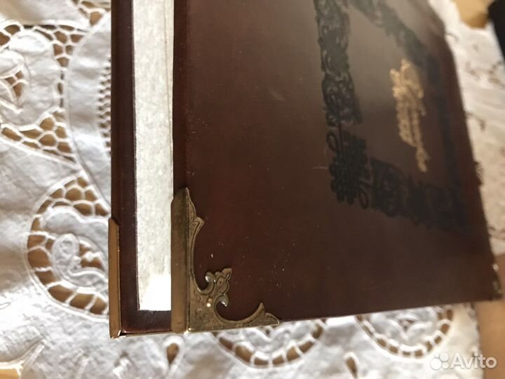 Новый кожаный фотоальбом - подарок на свадьбу