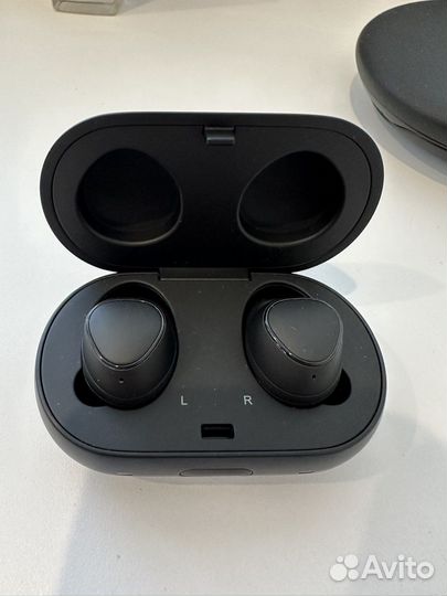 Беспроводные наушники samsung gear iconx