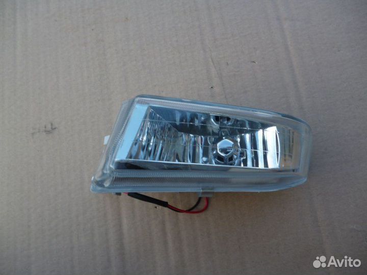 Фара противотуманная передняя левая Toyota Ipsum