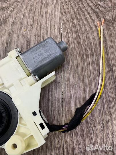 Мотор стеклоподъемника передний левый Ford Focus 2
