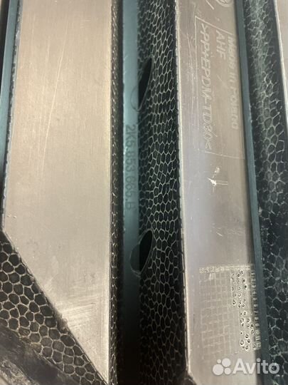 Решетка переднего бампера левая 2k5853665b