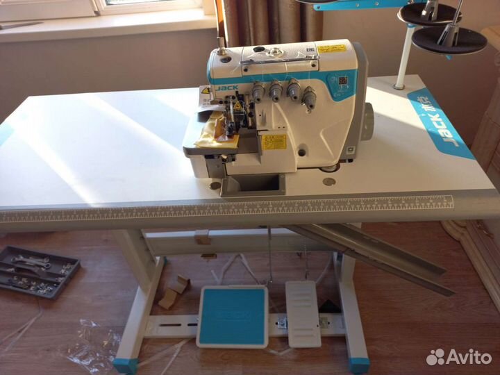 Оверлок Jack E4