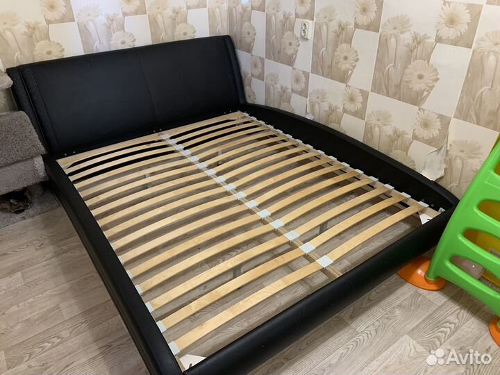 Кровать двухспальная