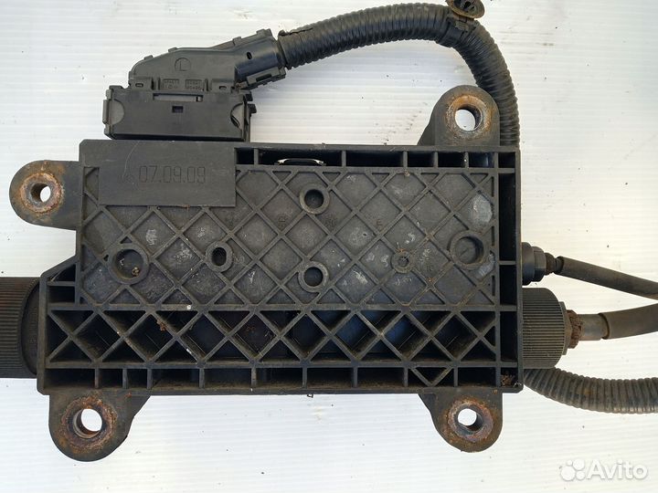 Моторчик стояночного тормоза Avensis III 2009-2018