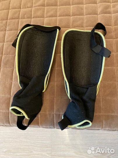 Щитки футбольные взрослые