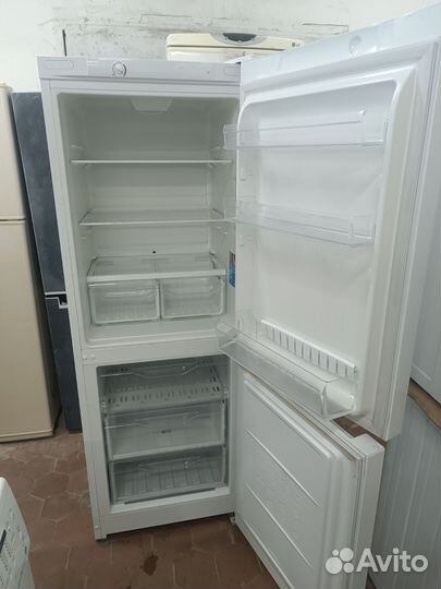 Холодильник Indesit