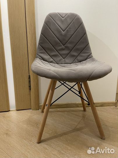 Кухонный пластиковый стул с чехлом